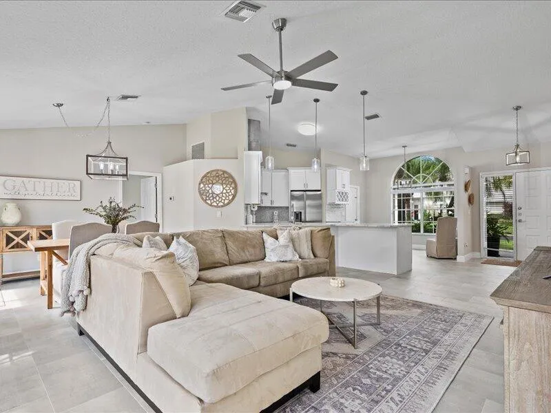 237 W MOCCASIN TRAIL W Jupiter, FL 33458