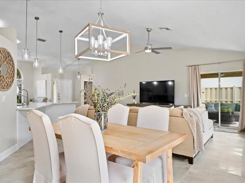 237 W MOCCASIN TRAIL W Jupiter, FL 33458