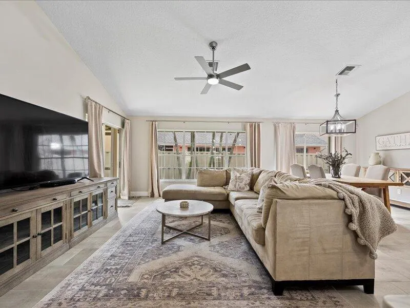 237 W MOCCASIN TRAIL W Jupiter, FL 33458