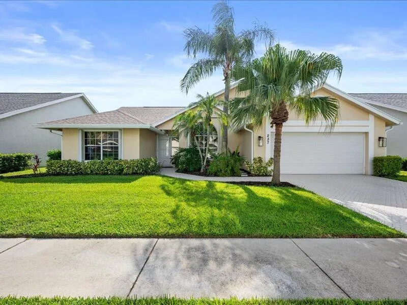 237 W MOCCASIN TRAIL W Jupiter, FL 33458