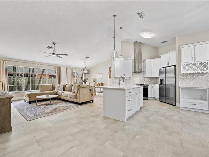 237 W MOCCASIN TRAIL W Jupiter, FL 33458