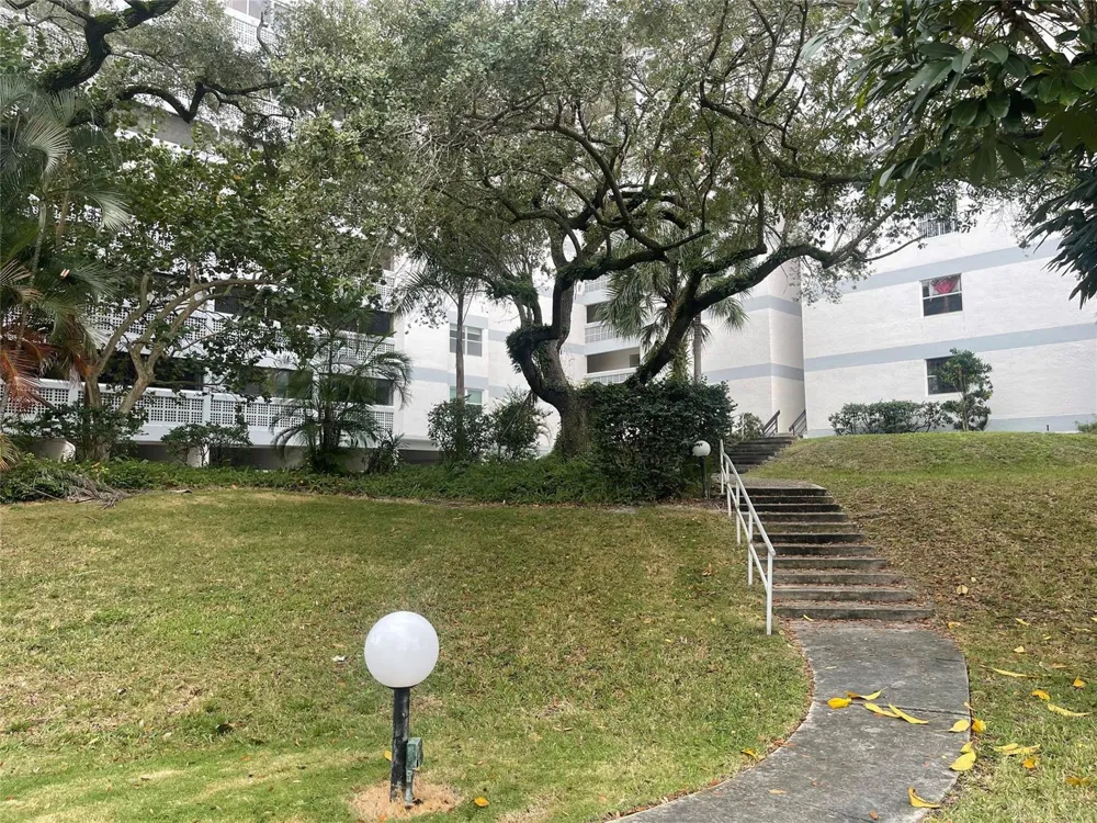 3301 SPANISH MOSS TERRACE #610 Lauderhill, FL 33319