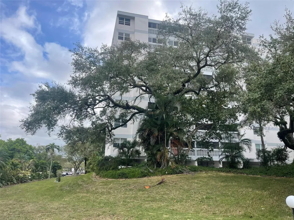 3301 SPANISH MOSS TERRACE #610 Lauderhill, FL 33319