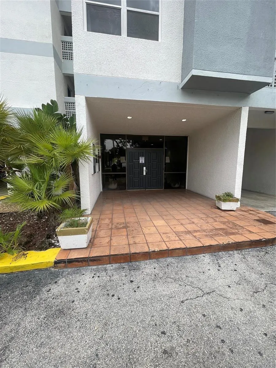 3301 SPANISH MOSS TERRACE #610 Lauderhill, FL 33319