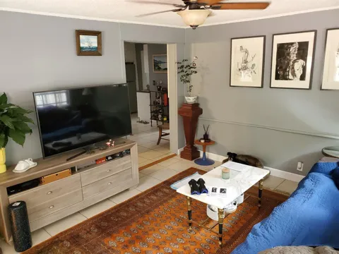 415 NE 8th Avenue #Cottage on alley