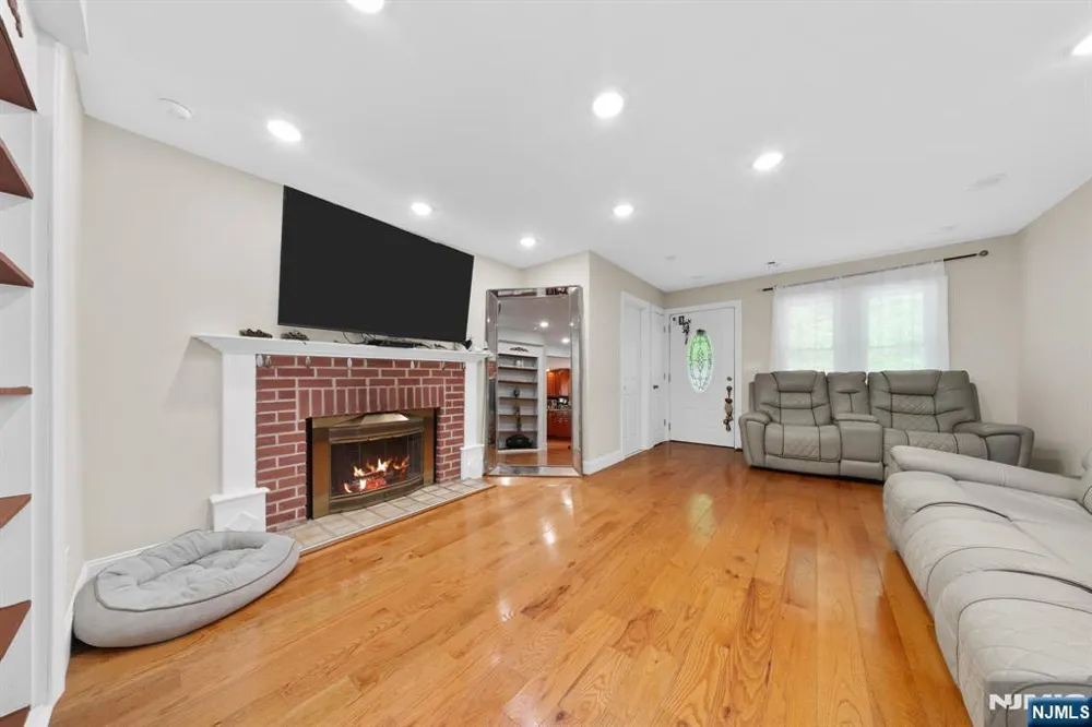6 Hoover Road Jefferson Township, NJ 07438