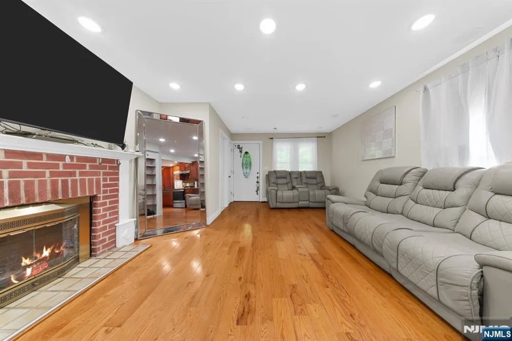 6 Hoover Road Jefferson Township, NJ 07438