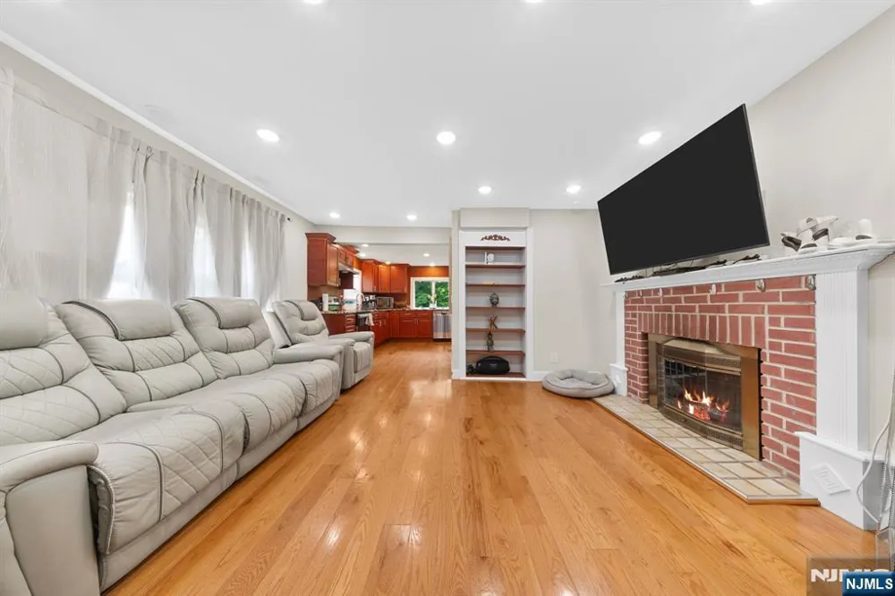 6 Hoover Road Jefferson Township, NJ 07438