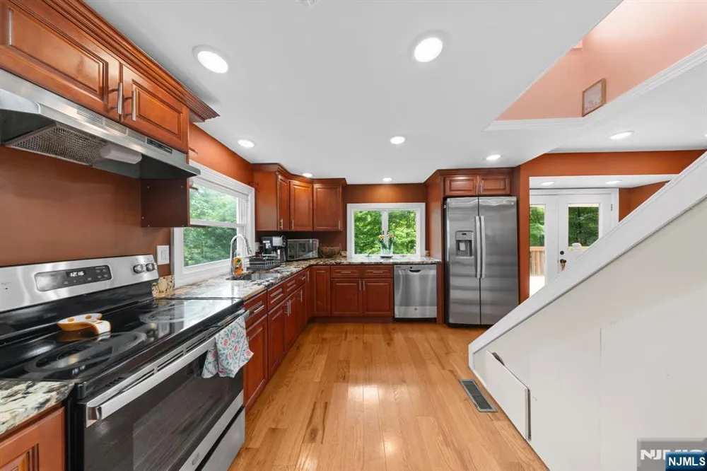 6 Hoover Road Jefferson Township, NJ 07438