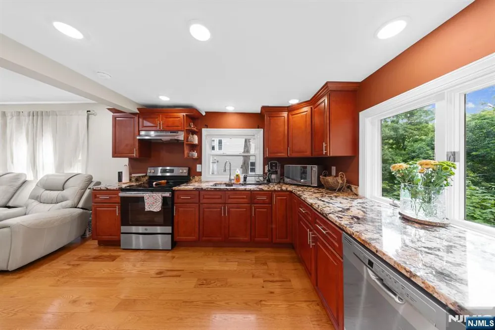 6 Hoover Road Jefferson Township, NJ 07438