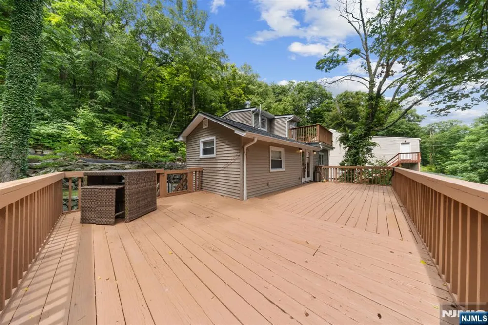 6 Hoover Road Jefferson Township, NJ 07438