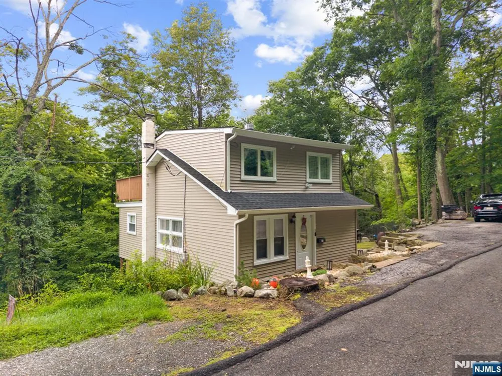 6 Hoover Road Jefferson Township, NJ 07438