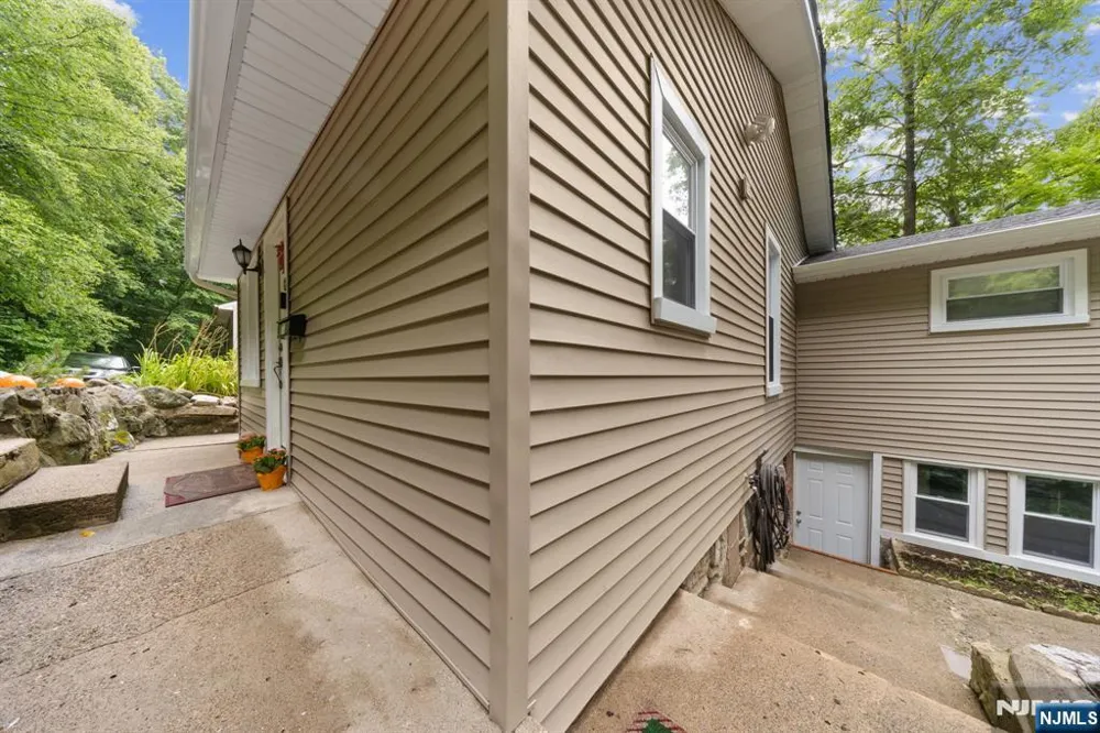 6 Hoover Road Jefferson Township, NJ 07438
