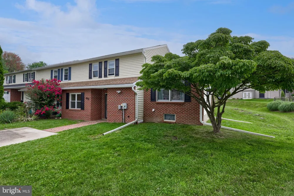 455 CROSSWINDS DRIVE Lititz, PA 17543