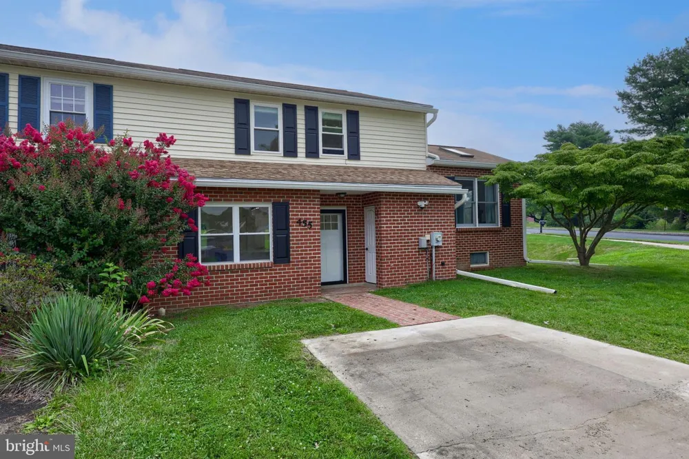455 CROSSWINDS DRIVE Lititz, PA 17543