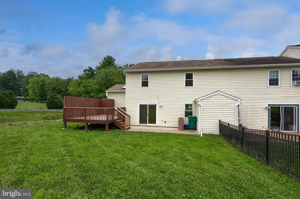 455 CROSSWINDS DRIVE Lititz, PA 17543