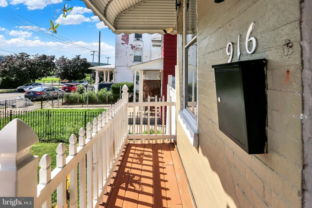 916 6TH STREET Reading, PA 19601