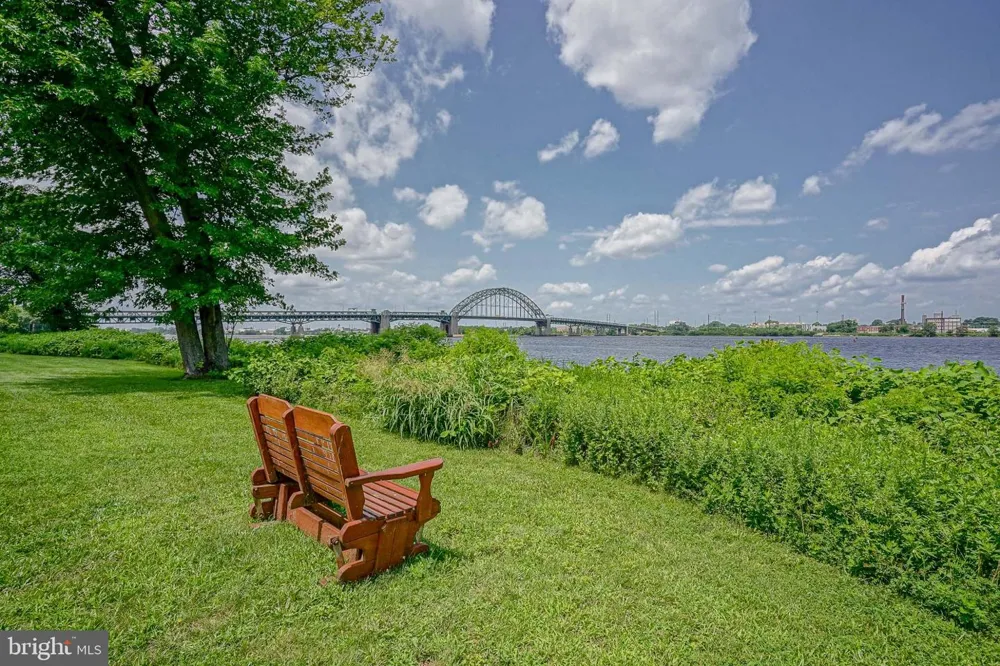 6201 RIVERFRONT DRIVE Palmyra, NJ 08065