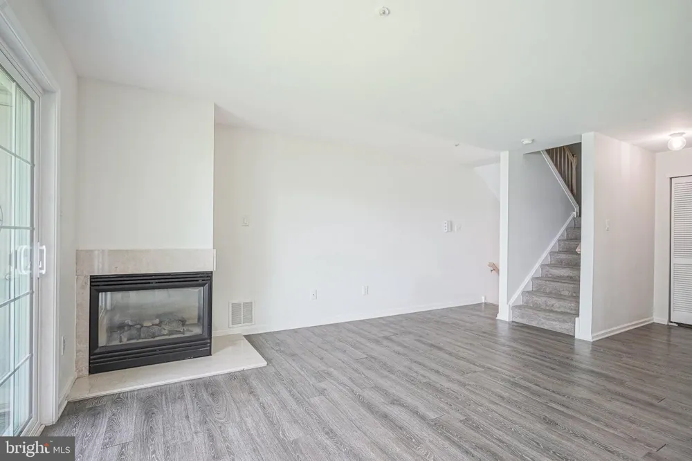 6201 RIVERFRONT DRIVE Palmyra, NJ 08065