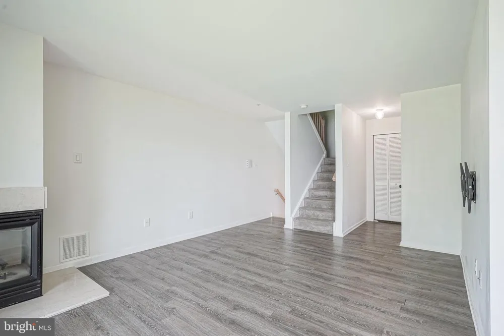 6201 RIVERFRONT DRIVE Palmyra, NJ 08065