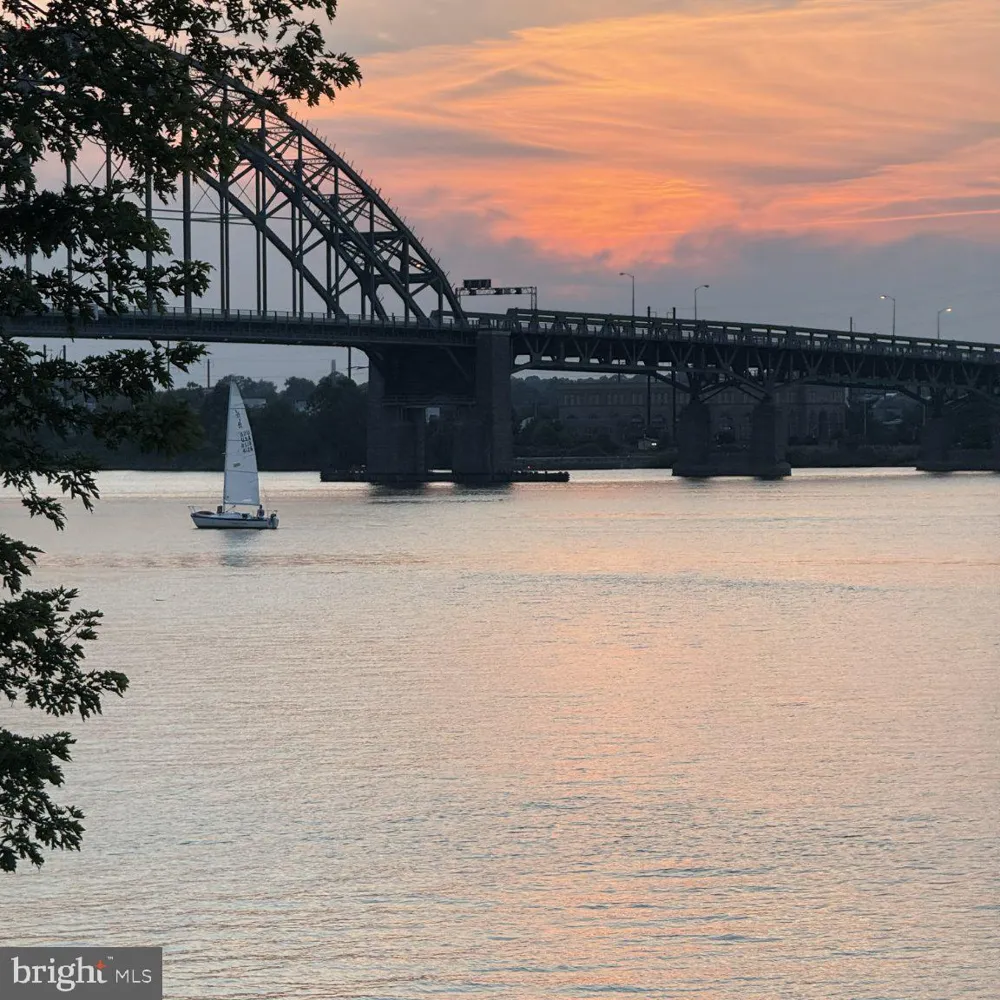 6201 RIVERFRONT DRIVE Palmyra, NJ 08065