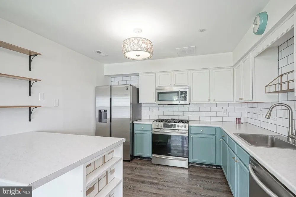 6201 RIVERFRONT DRIVE Palmyra, NJ 08065