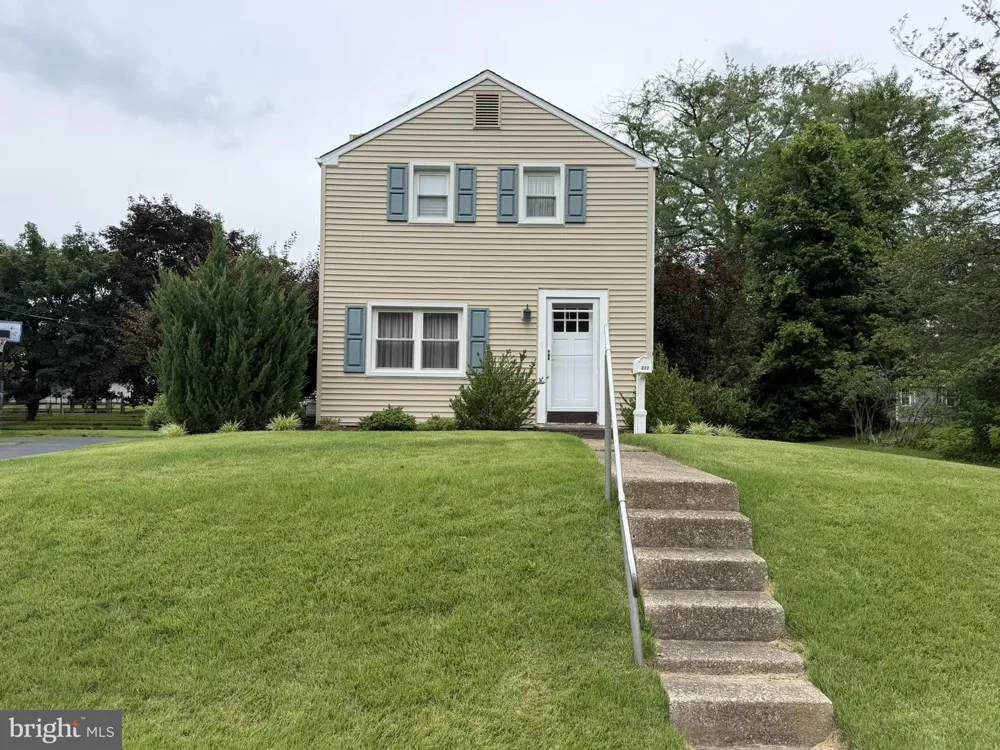 217 LYSTER ROAD Oreland, PA 19075