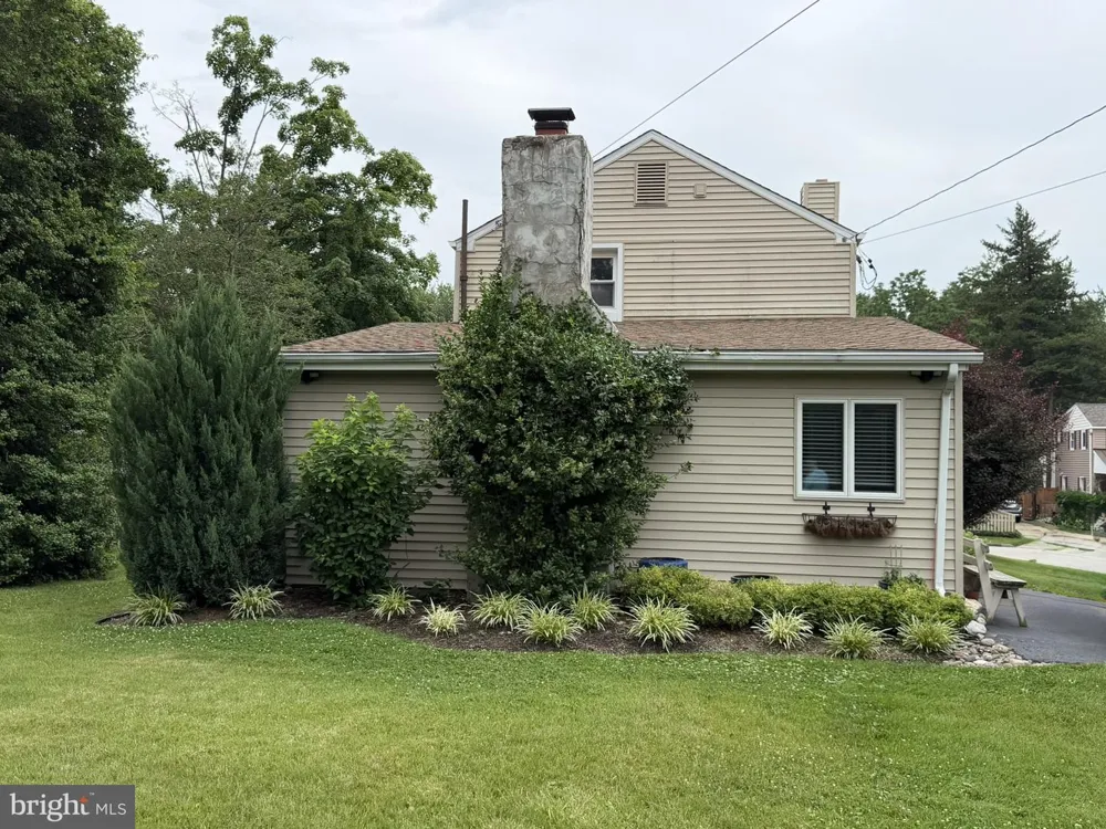 217 LYSTER ROAD Oreland, PA 19075