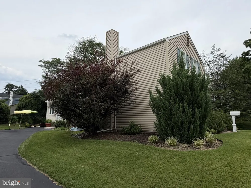 217 LYSTER ROAD Oreland, PA 19075