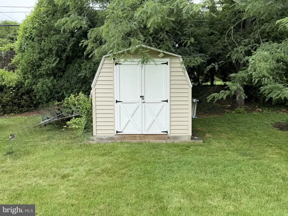 217 LYSTER ROAD Oreland, PA 19075