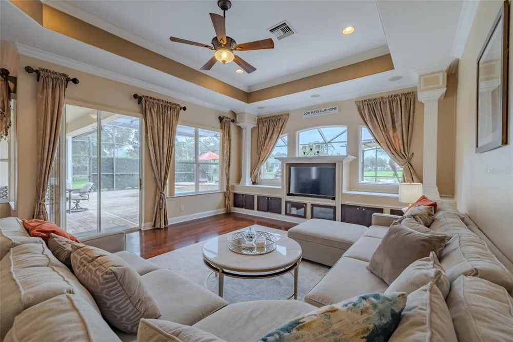 8016 CYPRESS CROSSING COURT Tampa, FL 33647