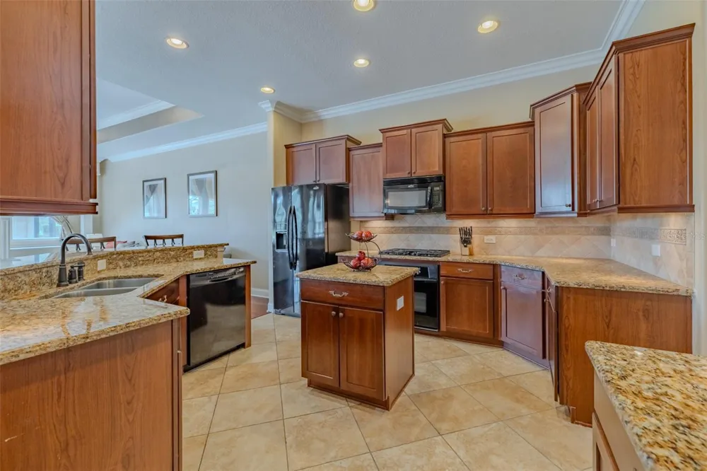 8016 CYPRESS CROSSING COURT Tampa, FL 33647