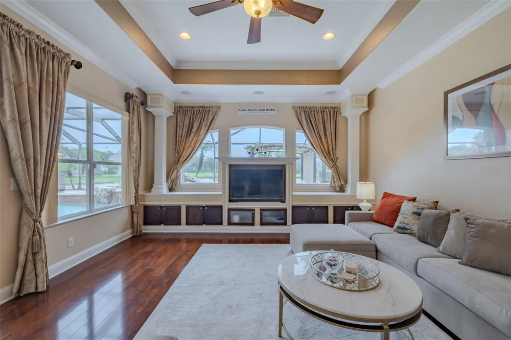 8016 CYPRESS CROSSING COURT Tampa, FL 33647