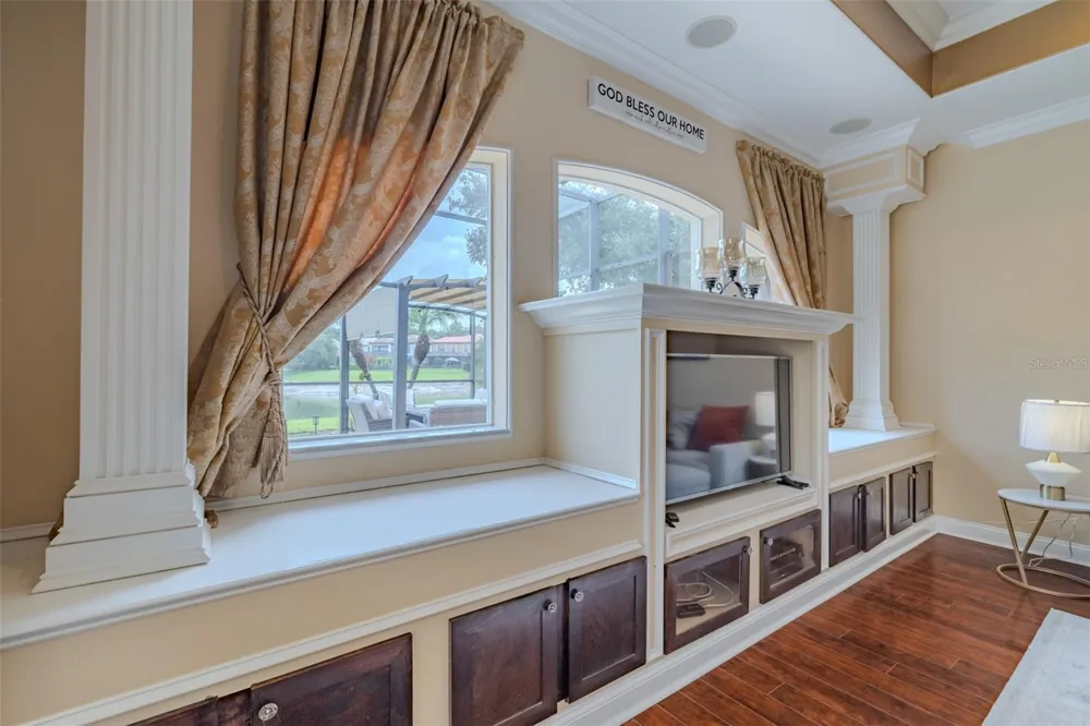 8016 CYPRESS CROSSING COURT Tampa, FL 33647