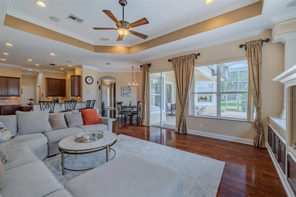8016 CYPRESS CROSSING COURT Tampa, FL 33647