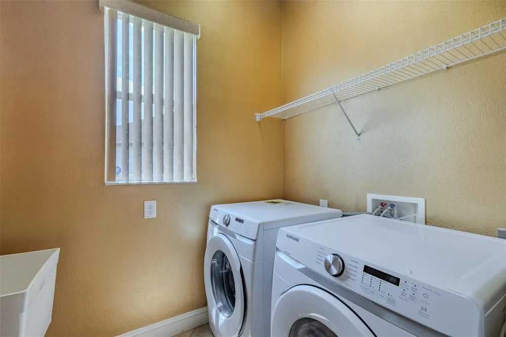 8016 CYPRESS CROSSING COURT Tampa, FL 33647