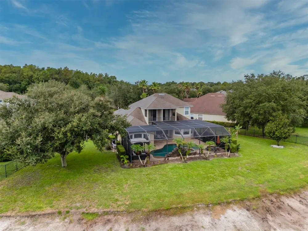 8016 CYPRESS CROSSING COURT Tampa, FL 33647