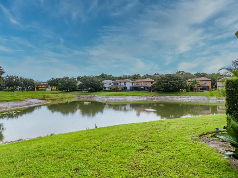 8016 CYPRESS CROSSING COURT Tampa, FL 33647