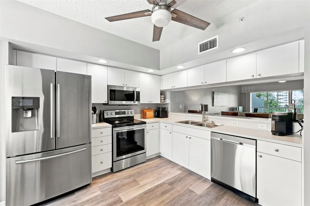 1200 COUNTRY CLUB DRIVE #3105 Largo, FL 33771