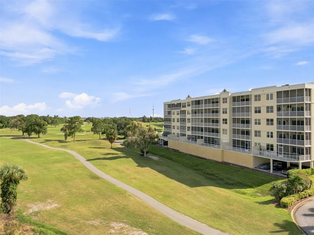 1200 COUNTRY CLUB DRIVE #3105 Largo, FL 33771