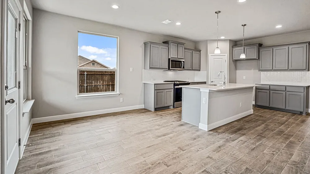 121 RINGTRAIL DRIVE Rhome, TX 76078