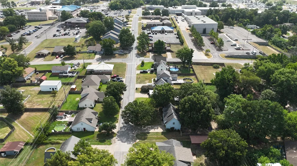 1218 E Boone Street Tahlequah, OK 74464