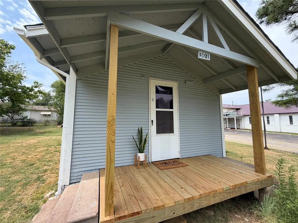 307 Hartman Avenue Cushing, OK 74023