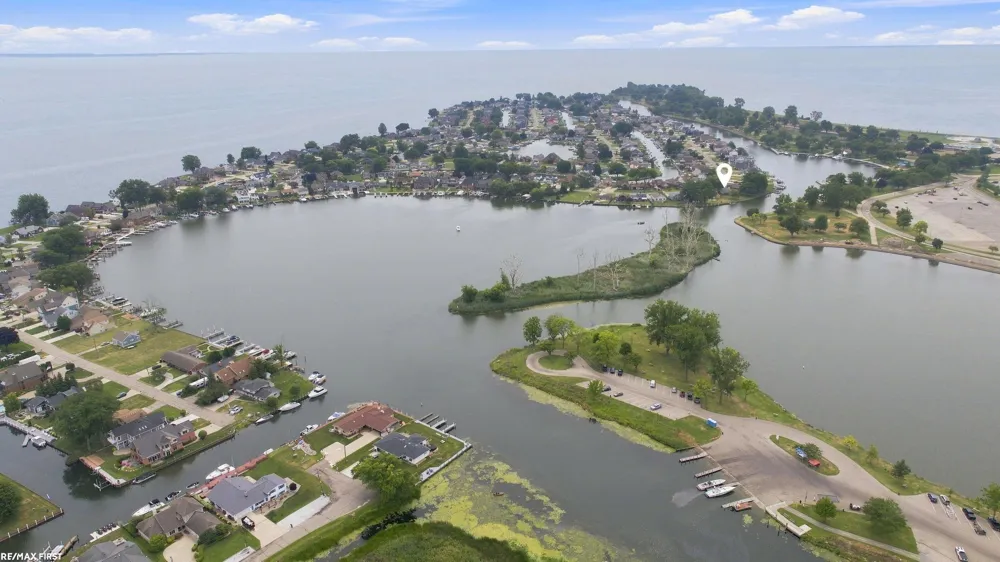 38127 Huron Pointe Drive Harrison Charter Township, MI 48045