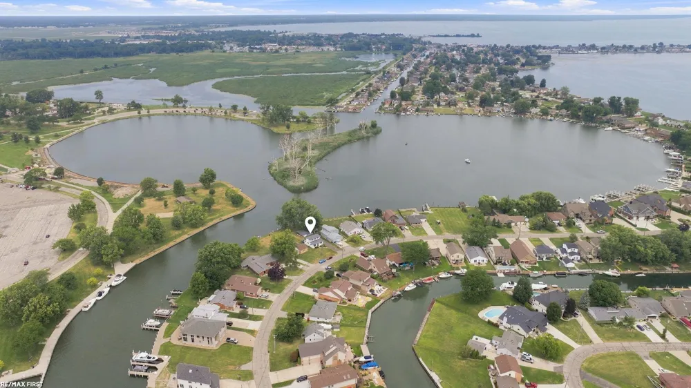 38127 Huron Pointe Drive Harrison Charter Township, MI 48045