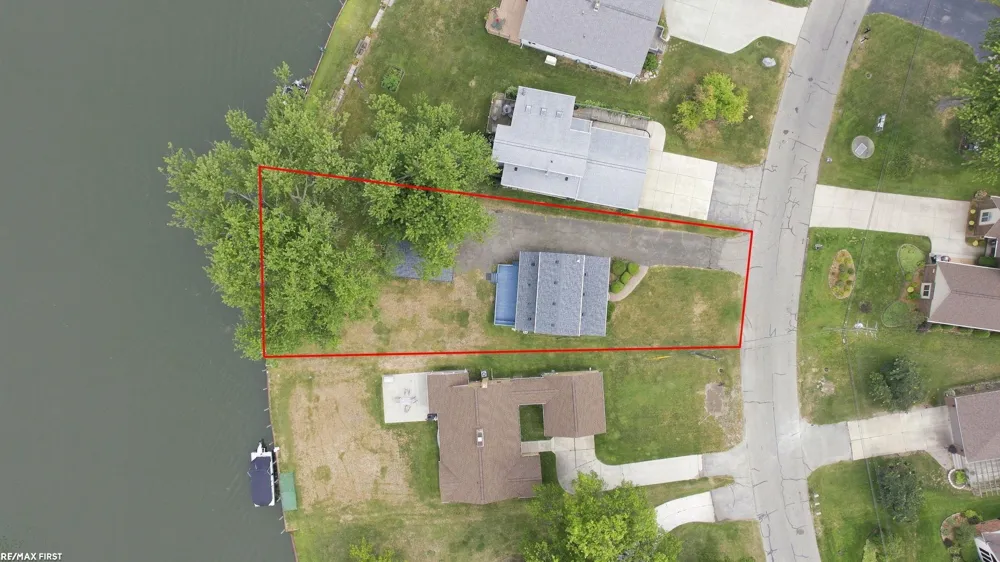 38127 Huron Pointe Drive Harrison Charter Township, MI 48045
