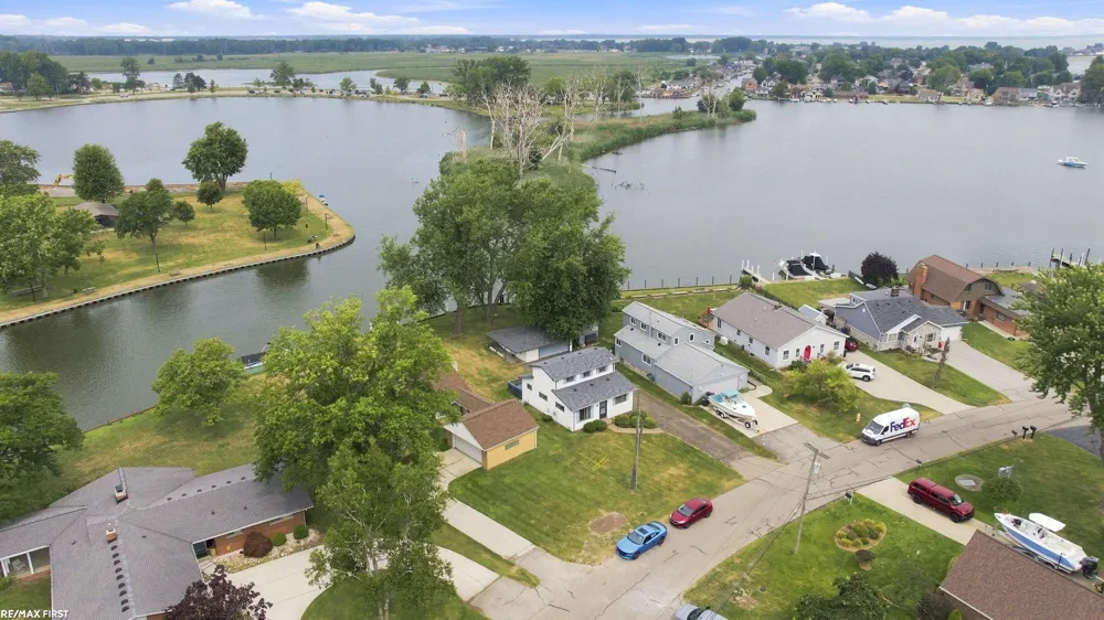38127 Huron Pointe Drive Harrison Charter Township, MI 48045