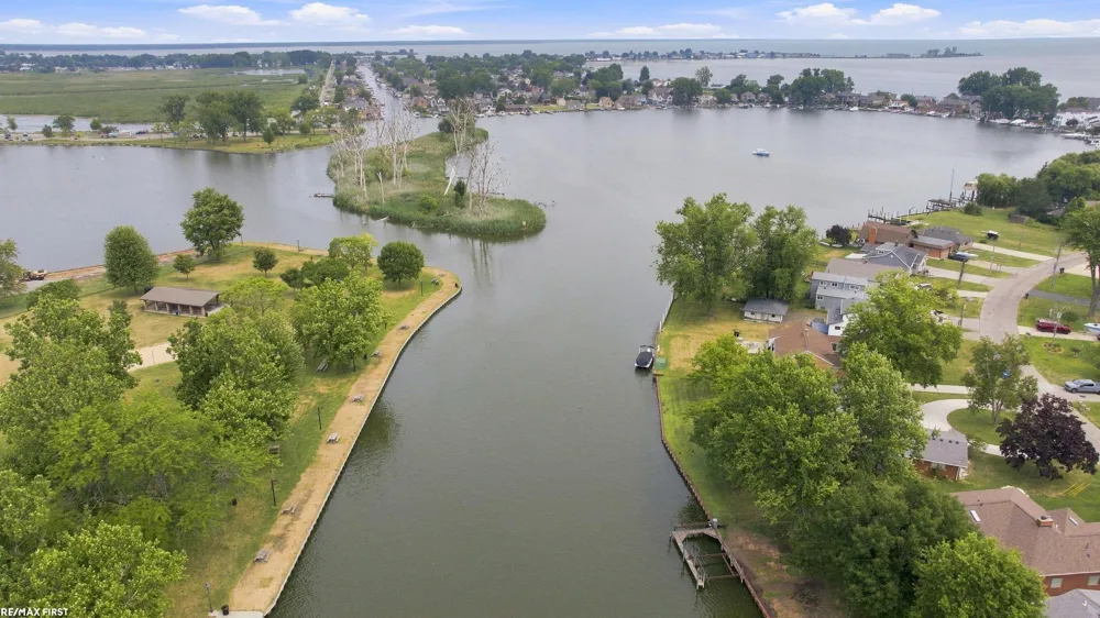 38127 Huron Pointe Drive Harrison Charter Township, MI 48045