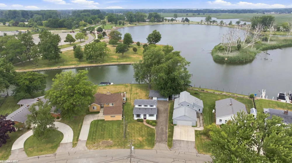 38127 Huron Pointe Drive Harrison Charter Township, MI 48045