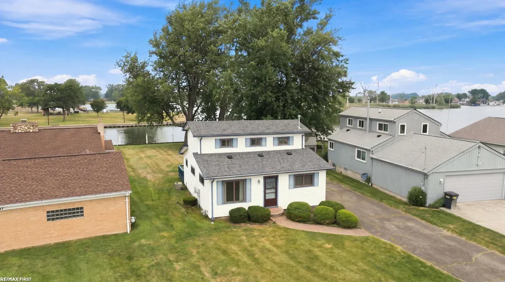 38127 Huron Pointe Drive Harrison Charter Township, MI 48045